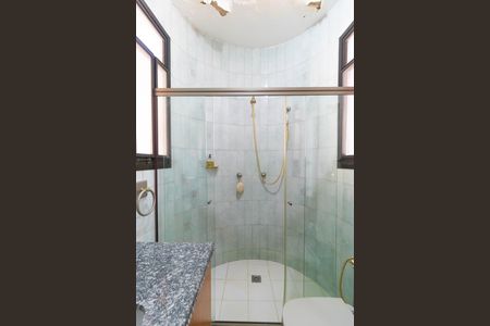 Casa à venda com 450m², 5 quartos e 4 vagas Casa à venda com 450m², 5 quartos e 4 vagasBanheiro da Suíte 05