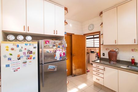 Casa à venda com 450m², 5 quartos e 4 vagas Casa à venda com 450m², 5 quartos e 4 vagasCozinha