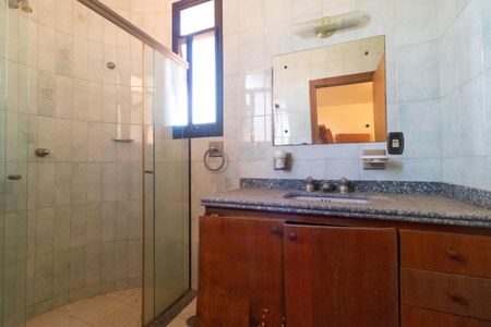 Casa à venda com 450m², 5 quartos e 4 vagas Casa à venda com 450m², 5 quartos e 4 vagasBanheiro da Suíte 03