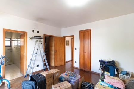 Casa à venda com 450m², 5 quartos e 4 vagas Casa à venda com 450m², 5 quartos e 4 vagasSuíte 01