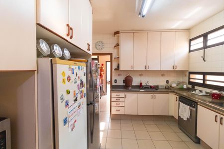 Casa à venda com 450m², 5 quartos e 4 vagas Casa à venda com 450m², 5 quartos e 4 vagasCozinha