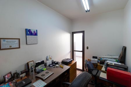 Casa à venda com 450m², 5 quartos e 4 vagas Casa à venda com 450m², 5 quartos e 4 vagasEscritório