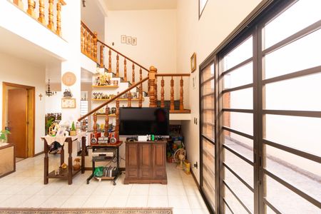 Casa à venda com 450m², 5 quartos e 4 vagas Casa à venda com 450m², 5 quartos e 4 vagasSalas