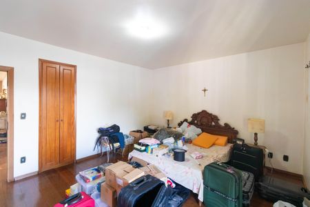 Casa à venda com 450m², 5 quartos e 4 vagas Casa à venda com 450m², 5 quartos e 4 vagasSuíte 01