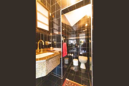 Casa à venda com 450m², 5 quartos e 4 vagas Casa à venda com 450m², 5 quartos e 4 vagasLavabo