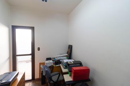 Casa à venda com 450m², 5 quartos e 4 vagas Casa à venda com 450m², 5 quartos e 4 vagasEscritório