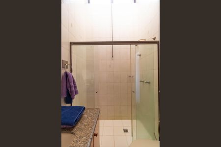 Casa à venda com 450m², 5 quartos e 4 vagas Casa à venda com 450m², 5 quartos e 4 vagasBanheiro da Suíte 02