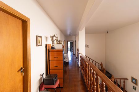 Casa à venda com 450m², 5 quartos e 4 vagas Casa à venda com 450m², 5 quartos e 4 vagasCorredor