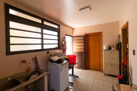 Casa à venda com 450m², 5 quartos e 4 vagas Casa à venda com 450m², 5 quartos e 4 vagasÁrea de Serviço