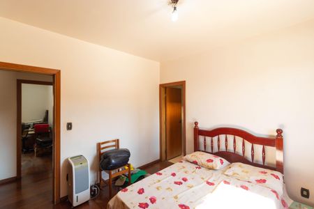 Casa à venda com 450m², 5 quartos e 4 vagas Casa à venda com 450m², 5 quartos e 4 vagasSuíte 02