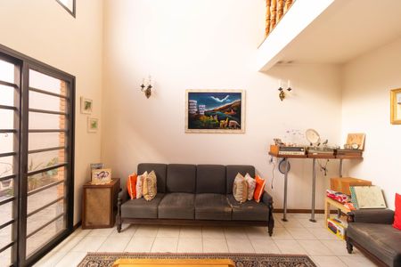 Casa à venda com 450m², 5 quartos e 4 vagas Casa à venda com 450m², 5 quartos e 4 vagasSalas