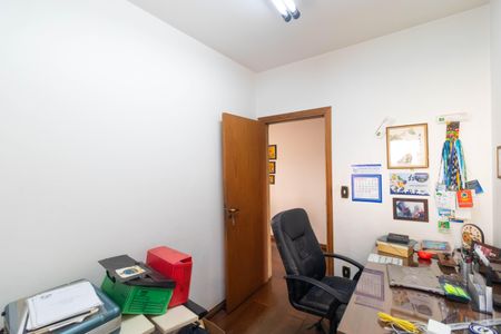 Casa à venda com 450m², 5 quartos e 4 vagas Casa à venda com 450m², 5 quartos e 4 vagasEscritório