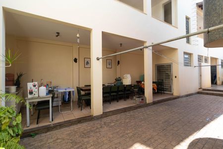 Casa à venda com 450m², 5 quartos e 4 vagas Casa à venda com 450m², 5 quartos e 4 vagasQuintal