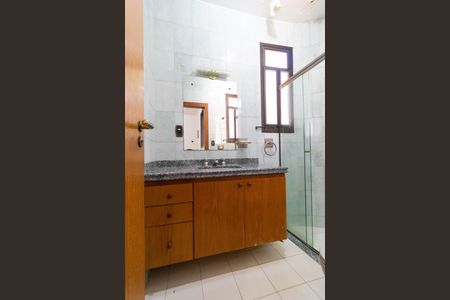 Casa à venda com 450m², 5 quartos e 4 vagas Casa à venda com 450m², 5 quartos e 4 vagasBanheiro da Suíte 05