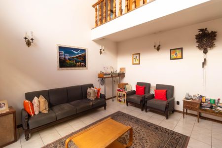 Casa à venda com 450m², 5 quartos e 4 vagas Casa à venda com 450m², 5 quartos e 4 vagasSalas