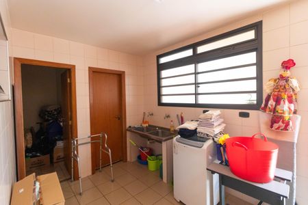 Casa à venda com 450m², 5 quartos e 4 vagas Casa à venda com 450m², 5 quartos e 4 vagasÁrea de Serviço