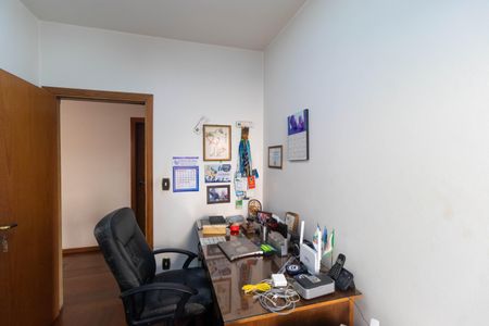 Casa à venda com 450m², 5 quartos e 4 vagas Casa à venda com 450m², 5 quartos e 4 vagasEscritório