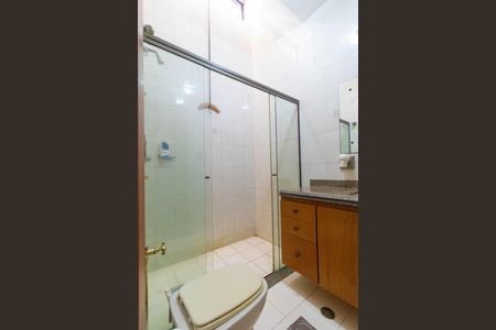 Casa à venda com 450m², 5 quartos e 4 vagas Casa à venda com 450m², 5 quartos e 4 vagasBanheiro da Suíte 04