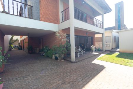Casa à venda com 450m², 5 quartos e 4 vagas Casa à venda com 450m², 5 quartos e 4 vagasQuintal