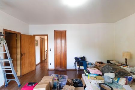 Casa à venda com 450m², 5 quartos e 4 vagas Casa à venda com 450m², 5 quartos e 4 vagasSuíte 01