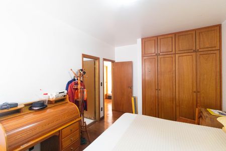 Casa à venda com 450m², 5 quartos e 4 vagas Casa à venda com 450m², 5 quartos e 4 vagasSuíte 04