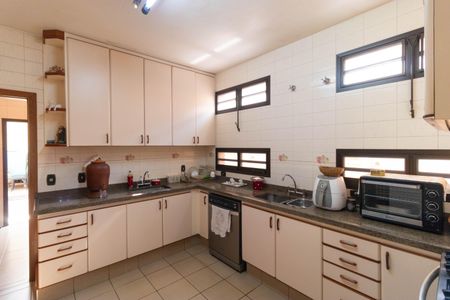 Casa à venda com 450m², 5 quartos e 4 vagas Casa à venda com 450m², 5 quartos e 4 vagasCozinha