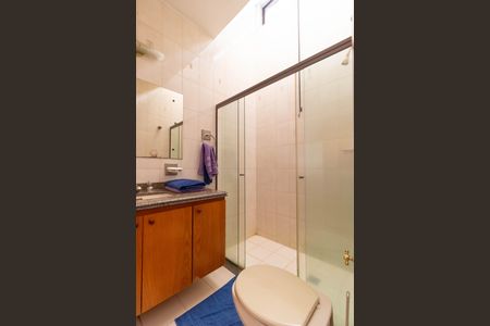 Casa à venda com 450m², 5 quartos e 4 vagas Casa à venda com 450m², 5 quartos e 4 vagasBanheiro da Suíte 02