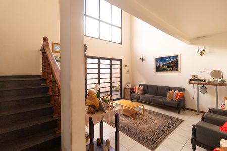 Casa à venda com 450m², 5 quartos e 4 vagas Casa à venda com 450m², 5 quartos e 4 vagasSalas