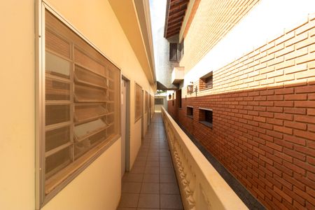 Casa à venda com 450m², 5 quartos e 4 vagas Casa à venda com 450m², 5 quartos e 4 vagasCorredor dos quartos anexos