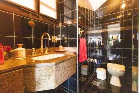 Casa à venda com 450m², 5 quartos e 4 vagas Casa à venda com 450m², 5 quartos e 4 vagasLavabo