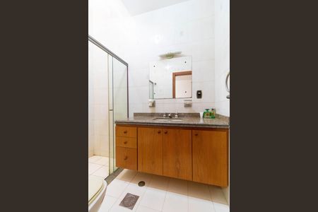 Casa à venda com 450m², 5 quartos e 4 vagas Casa à venda com 450m², 5 quartos e 4 vagasBanheiro da Suíte 04