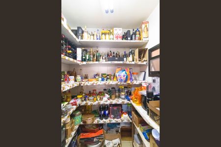 Casa à venda com 450m², 5 quartos e 4 vagas Casa à venda com 450m², 5 quartos e 4 vagasDespensa 01