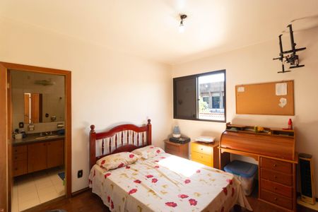 Casa à venda com 450m², 5 quartos e 4 vagas Casa à venda com 450m², 5 quartos e 4 vagasSuíte 02