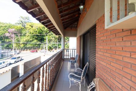 Casa à venda com 450m², 5 quartos e 4 vagas Casa à venda com 450m², 5 quartos e 4 vagasSacada da Suíte 01