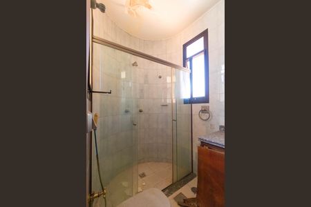 Casa à venda com 450m², 5 quartos e 4 vagas Casa à venda com 450m², 5 quartos e 4 vagasBanheiro da Suíte 03