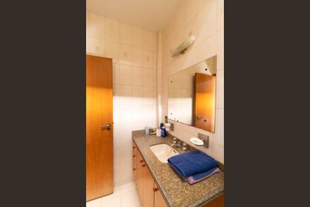 Casa à venda com 450m², 5 quartos e 4 vagas Casa à venda com 450m², 5 quartos e 4 vagasBanheiro da Suíte 02