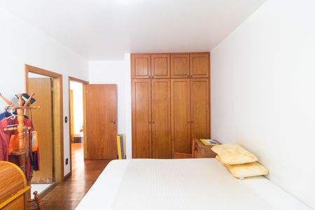 Casa à venda com 450m², 5 quartos e 4 vagas Casa à venda com 450m², 5 quartos e 4 vagasSuíte 04