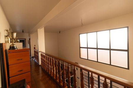 Casa à venda com 450m², 5 quartos e 4 vagas Casa à venda com 450m², 5 quartos e 4 vagasCorredor