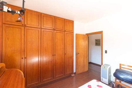 Casa à venda com 450m², 5 quartos e 4 vagas Casa à venda com 450m², 5 quartos e 4 vagasSuíte 02