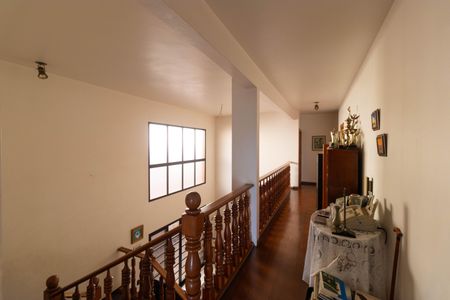 Casa à venda com 450m², 5 quartos e 4 vagas Casa à venda com 450m², 5 quartos e 4 vagasCorredor