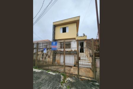 Casa à venda com 134m², 2 quartos e 2 vagas Casa à venda com 134m², 2 quartos e 2 vagasFachada