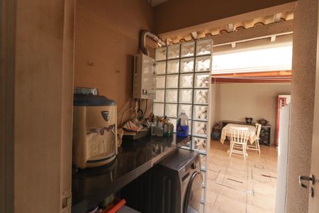 Casa de condomínio à venda com 130m², 3 quartos e 2 vagas Casa de condomínio à venda com 130m², 3 quartos e 2 vagasCozinha e Área de Serviço