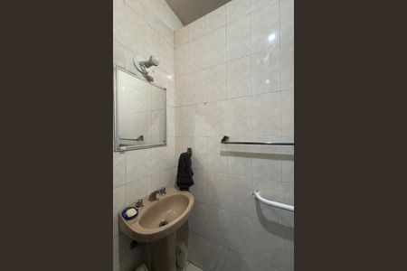 Apartamento à venda com 130m², 4 quartos e sem vaga Apartamento à venda com 130m², 4 quartos e sem vagaBanheiro social