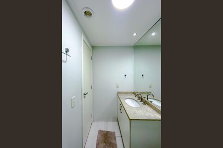 Apartamento à venda com 78m², 2 quartos e 1 vagaBanheiro da Suíte