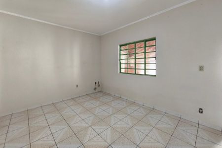 Casa à venda com 250m², 4 quartos e 2 vagasCasa 2 - Sala