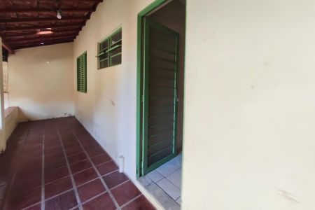 Casa à venda com 250m², 4 quartos e 2 vagasQuintal - Fundos