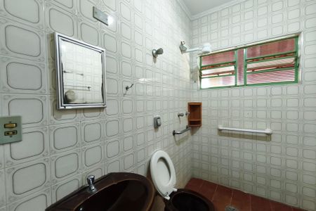 Casa à venda com 250m², 4 quartos e 2 vagasCasa 2 - Banheiro