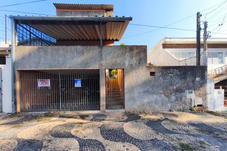 Casa à venda com 250m², 4 quartos e 2 vagasFachada