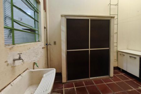 Casa à venda com 250m², 4 quartos e 2 vagasCasa 2 - Área de serviço