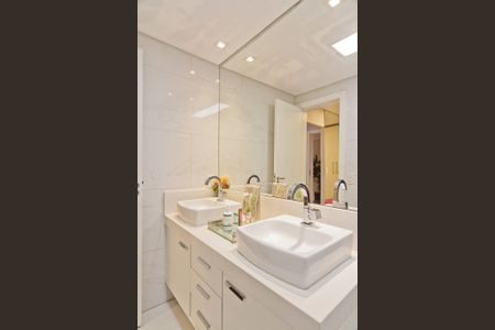 Casa à venda com 240m², 3 quartos e 2 vagasBanheiro da Suíte 1